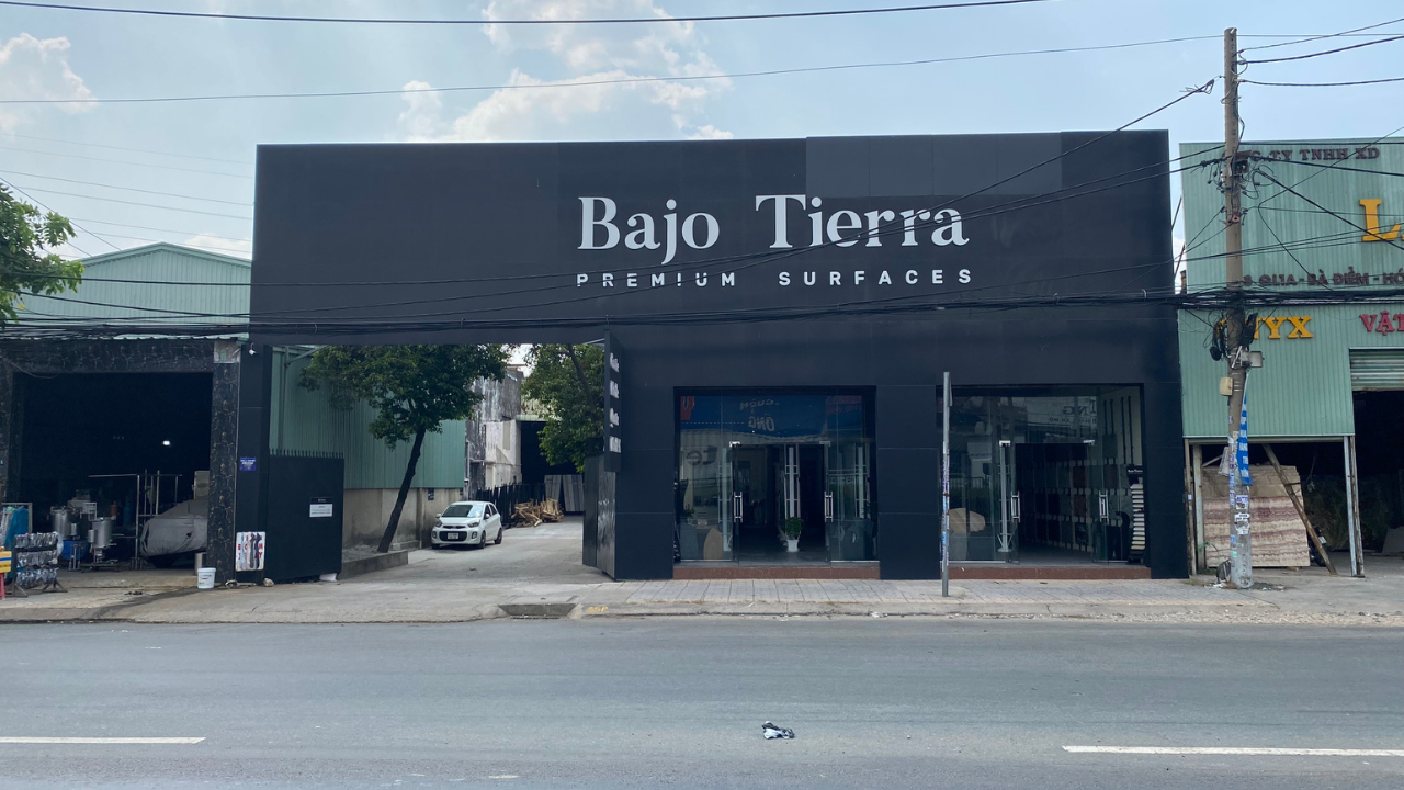Bajo Tierra, Ho Chi Minh
